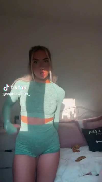 @sophieweller_