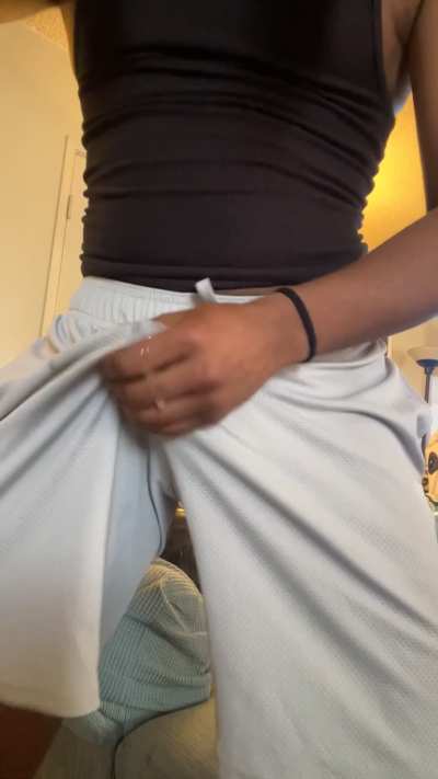 Just soaked my gym shorts 💦