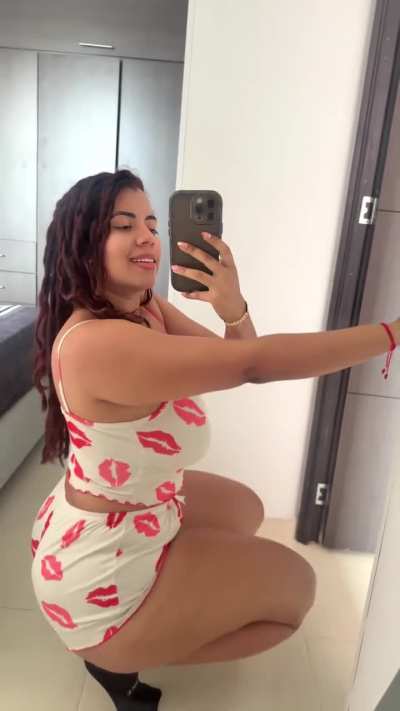 Are curvy girls your type