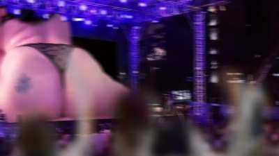 /u/goddessmarci777 entertains the masses with her special talents. 🍑❤️&zwj;🔥 🔊 *Sound up!* 🔊 (It's loud though!)