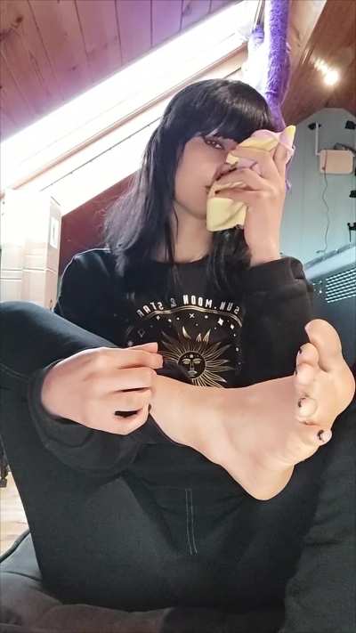 Magical foot worshipping session