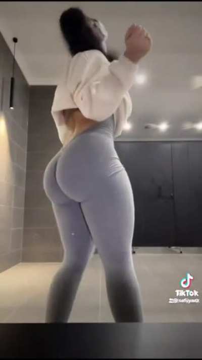 the absolute dumpy on this bitch