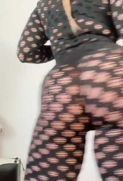Who&rsquo;s ready to fill up my European ass ;)