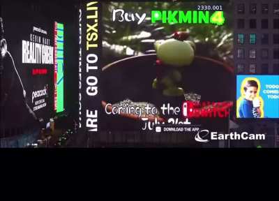 Olimar shaking his mock bottom at the big insect condo