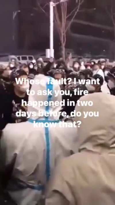 People in Xinjiang gave a speech to fight against Zero-Covid policy.