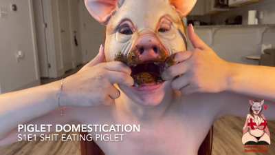 GingerCris - Piglet Domestication: S1E1 Shit Eating Piglet [F] 🐷💩👅👩🏻&zwj;🦰