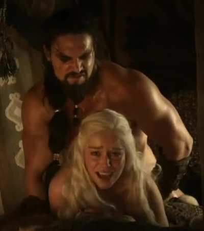 I know this gets reposted all the time but it’s actually the 10 year anniversary of Emilia Clarke breaking out by getting broken into.