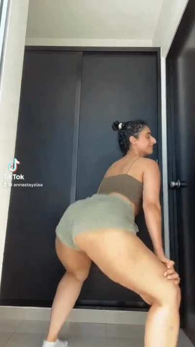 God damn dat armenian woman