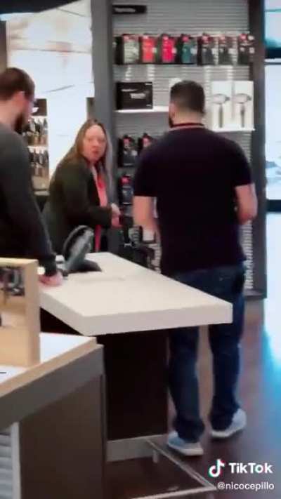 Karen goes absolutely crazy in a mobile service store