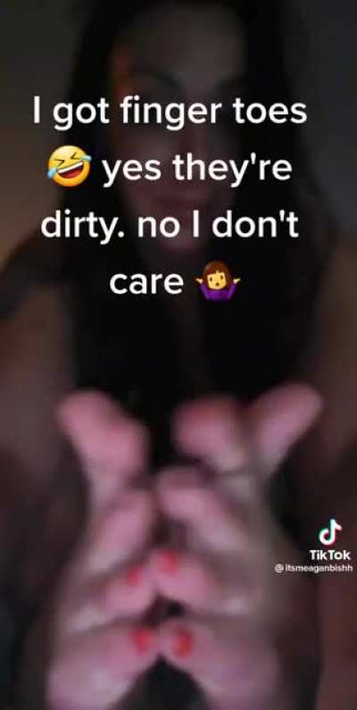 @itsmeaganbishh: I got finger toes, yes they&rsquo;re dirty. No I don&rsquo;t care!
