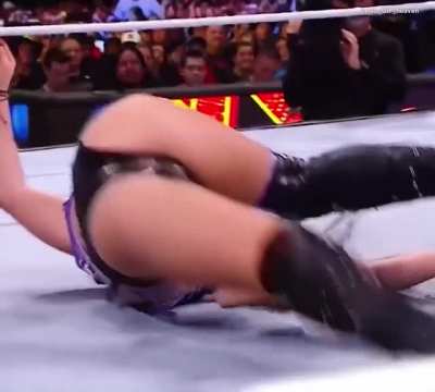 Liv Morgan booty jigglin