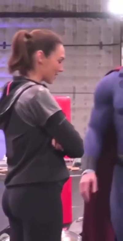I wanna bury my face in Gal Gadot&rsquo;s tight ass