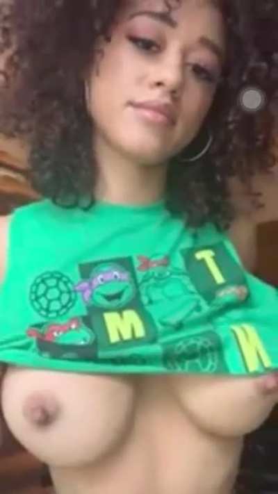 Curly haired beauty 🤩