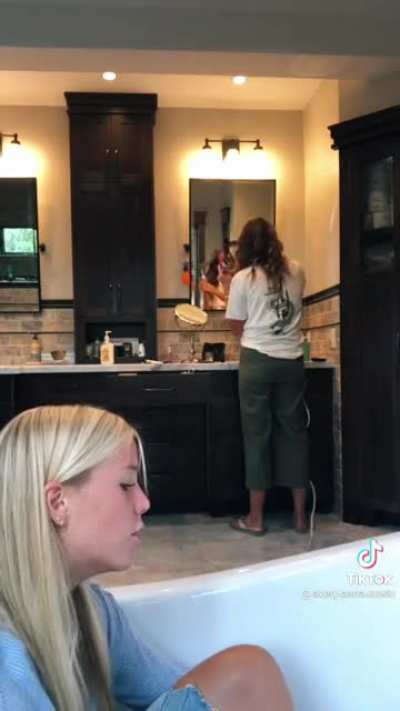 Casual mother-daughter song
