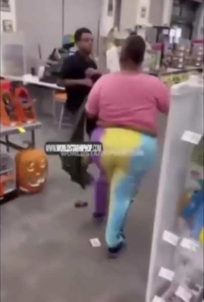 Walgreens security guard sucker punches homeless woman and she doesn&rsquo;t even flinch