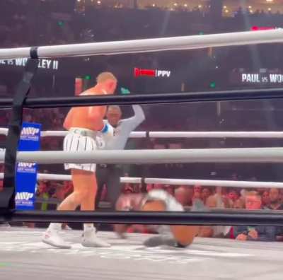 Tyron Woodley&rsquo;s Head explodes