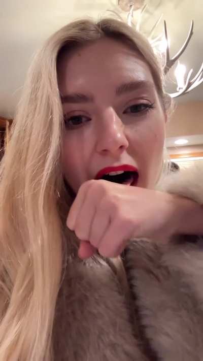 Eva | Eating caviar 