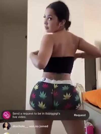 Shit moves like a water bed😩🤤