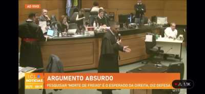 No julgamento dos executores d Marielle o advogado d defesa dos assassinos diz q comportamento violento &eacute; esperado por pessoas de direita.