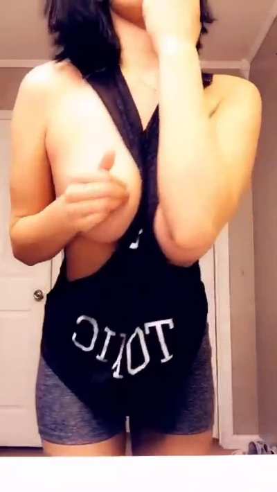I'm 5'3" and have two 32DDD that I think you will like. (OC)