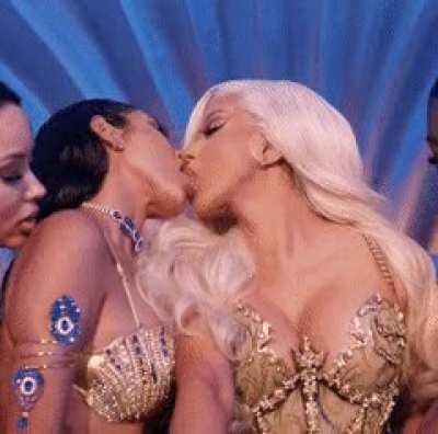 Cardi B&rsquo;s music videos 🤤 holy fuck