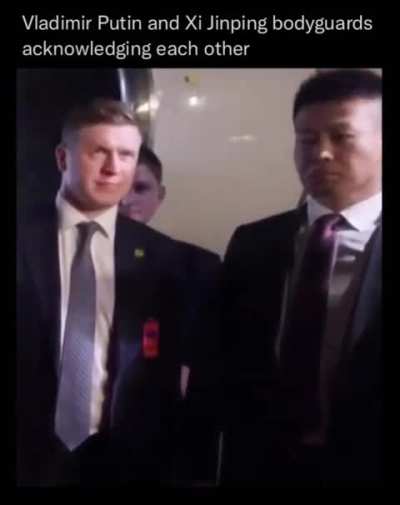 Vladimir Putin &amp;amp; Xi Jinping bodyguards acknowledging eachother