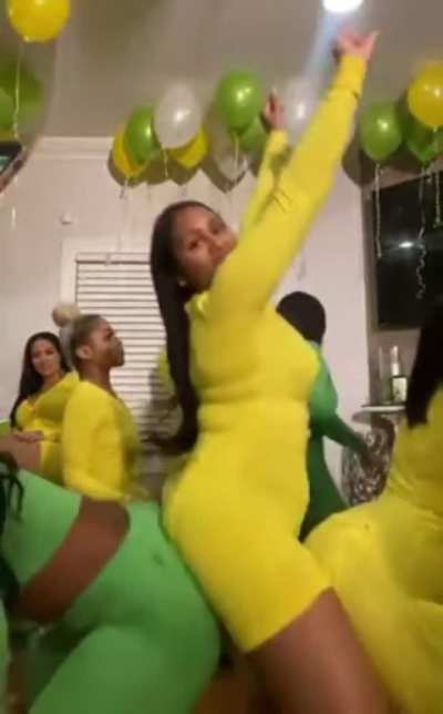Bernice Burgos ass party 😍.