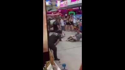 Full merged video of the Soi 6 incident. Seems like everything said about it was lies?