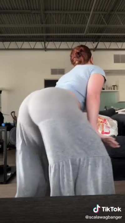 Thicc Ginger Chick