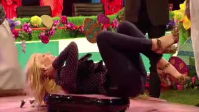 Holly Willoughy has some great jiggle