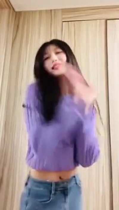 221028 Sihyeon TikTok Update - &rsquo;Super Freakygirl - Nicki Minaj&rsquo; Challenge