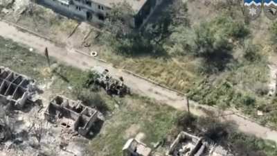 longer video of Russian APC full of soldiers running into Ukraine mine