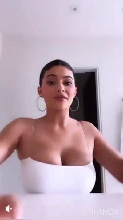 Kylie Jenner&rsquo;s Busty Double D&rsquo;s
