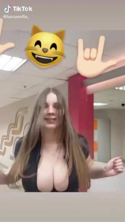 Boobs Jumping