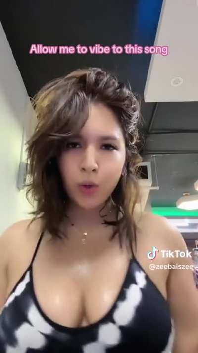 @zeebaiszee