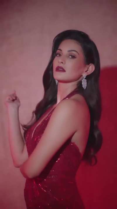 Amyra dastur 