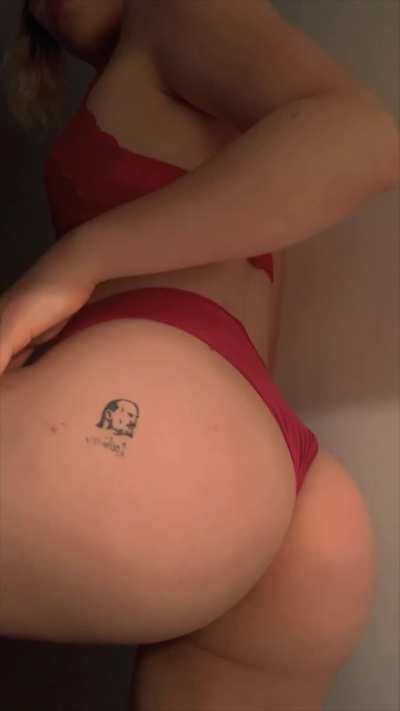 Built like this 🍑 and I guarantee I have a higher sex drive than you 😌