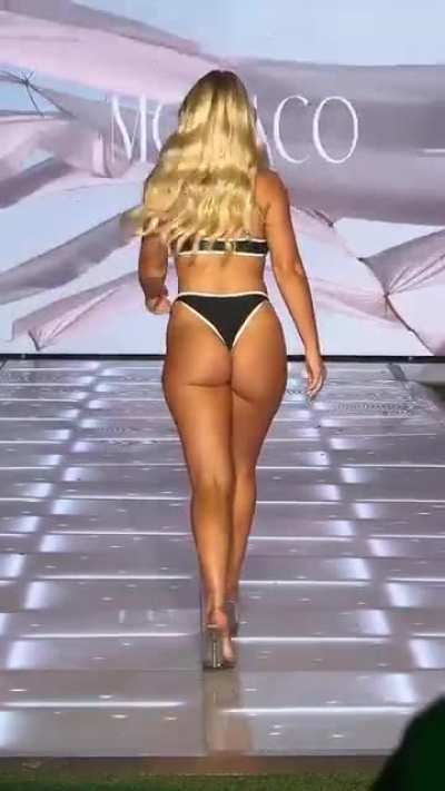 Shayna Holt