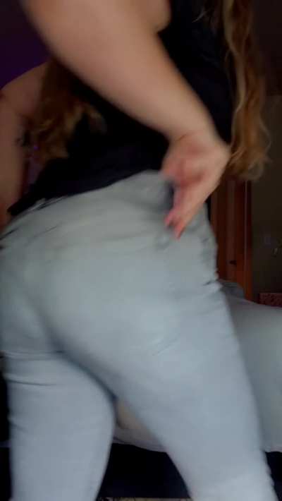 Shove my face into the mattress and make this ass red 😈
