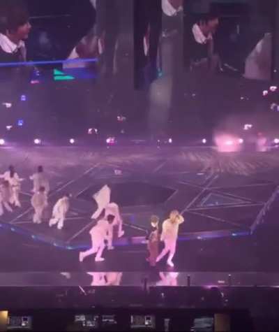 600kg board fell down during a concert in Hong Kong.