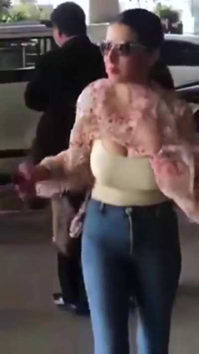 Hansika Motwani vs wind