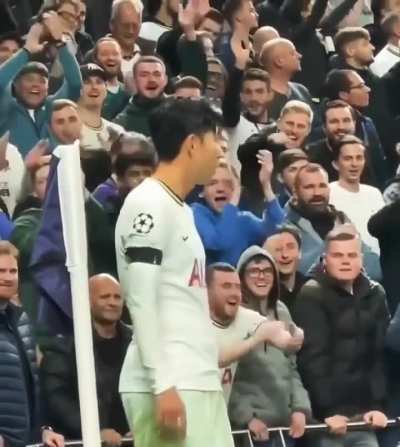 Why do straight men always demean fangirls &amp; pop culture when they act like this at soccer games? 🤣
