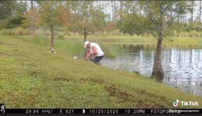 Man pulls alligator out of water and pries its jaws open to save his dog