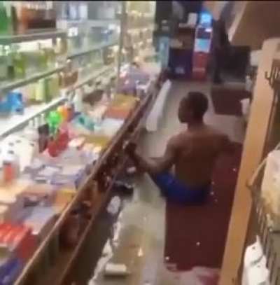 This is the type shit that happens in New York🤦🏽&zwj;♂️