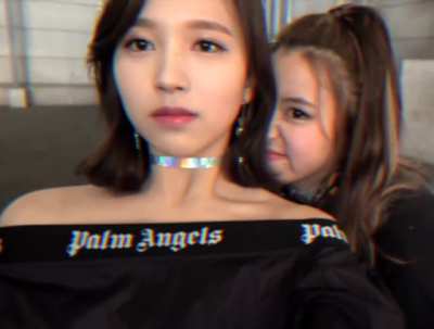 Cute Mina + Chaeyoung nose scrunch