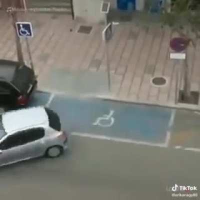 Adam ger&ccedil;ekten engelli aq