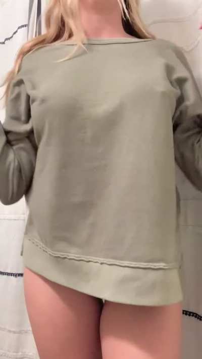 Titty drop with a side of ass 💁🏼&zwj;♀️🍑🍒