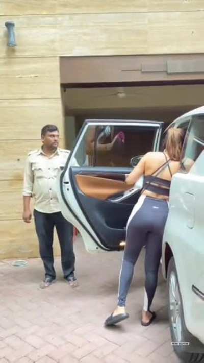 malaika ass 🍑