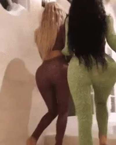 Kylie Jenner and Stassie&rsquo;s huge asses