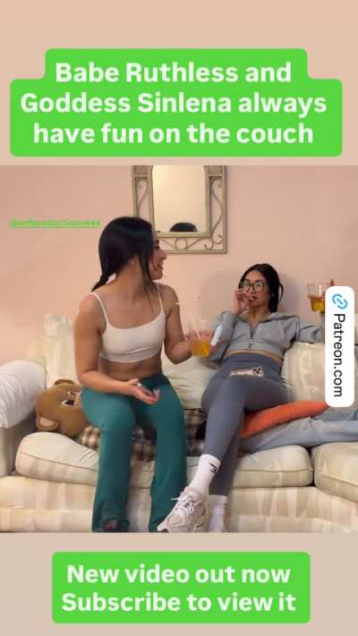 Double sitting by two Latinas